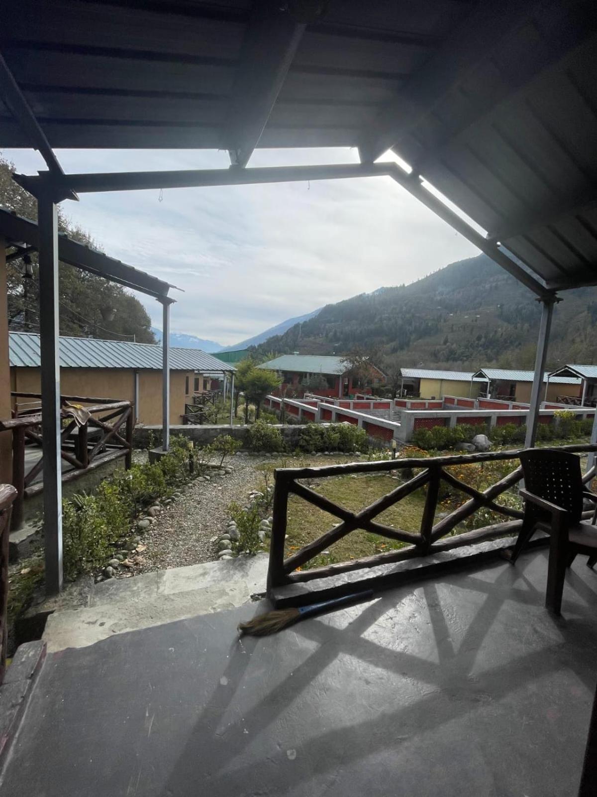 Flora Hills View Hotel Manali  Bagian luar foto